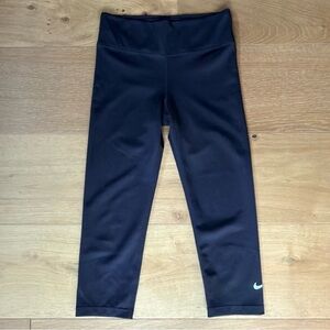 NWOT Nike Girls Dri-Fit Capri Leggings Swoosh Athletic Sport Black Medium